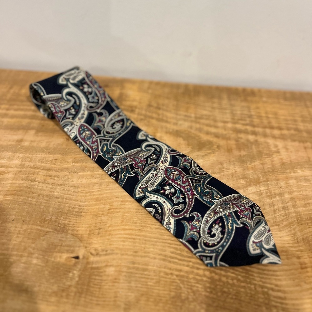 Christian Dior men’s purple and blue paisley patterned neck‎ tie EUC